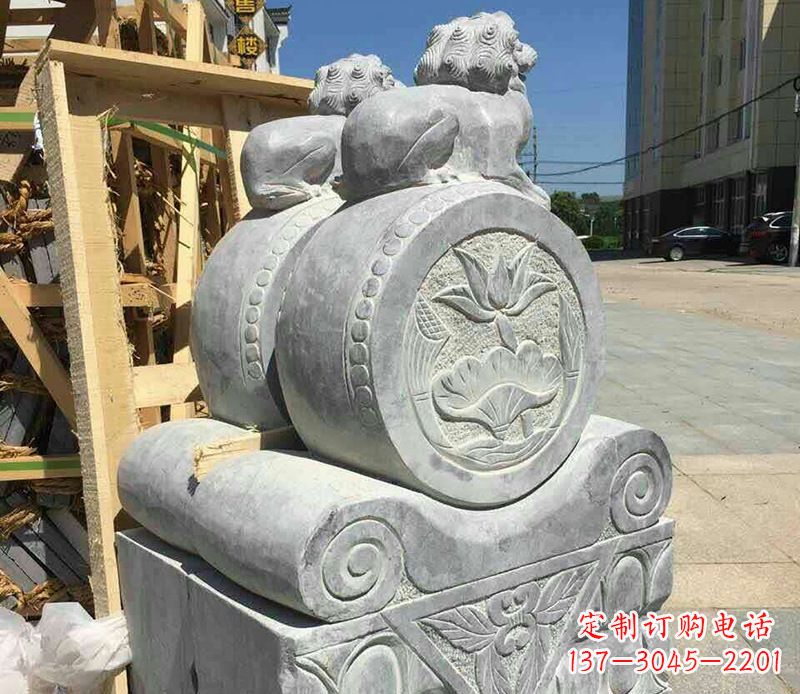 常州中领雕塑:仿古石门墩石雕艺术品