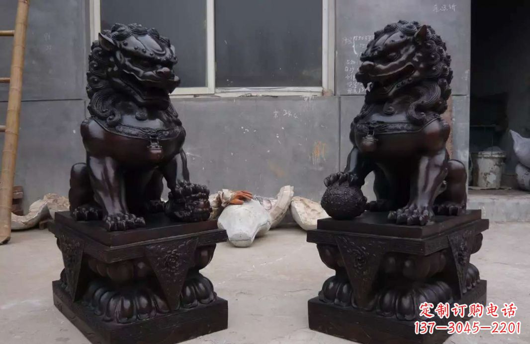 常州狮子踩球铜雕