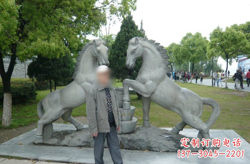 常州以马为主题的石雕艺术品