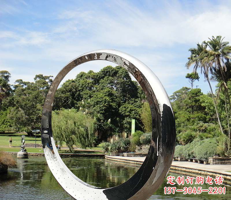 常州水景不锈钢镜面圆环雕塑