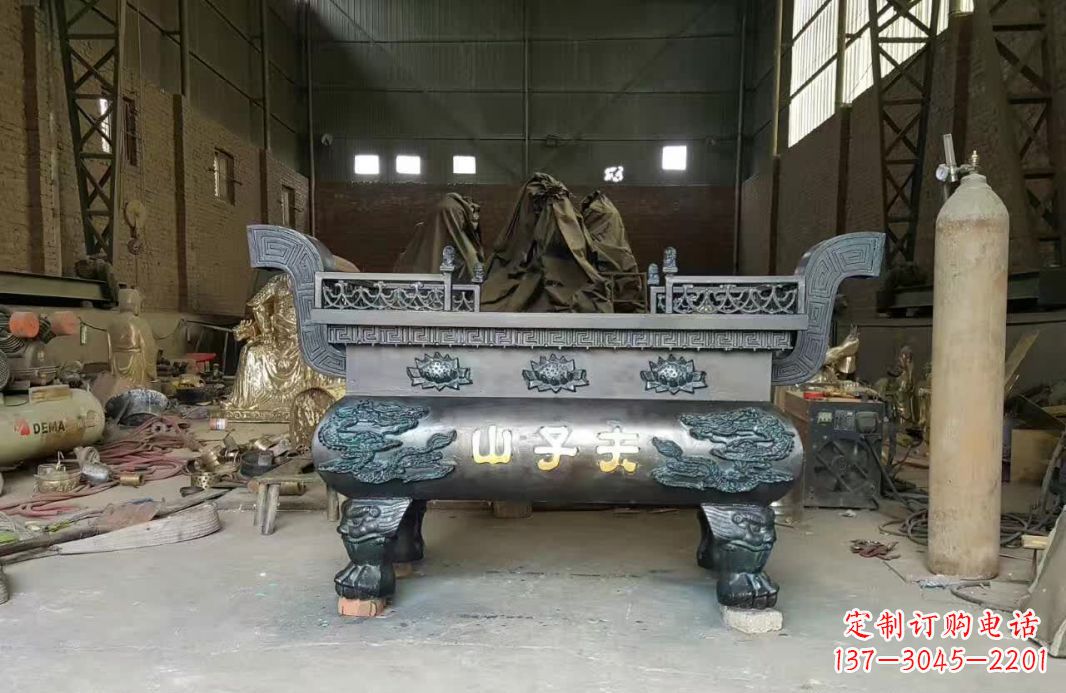 常州寺庙香炉铜雕12