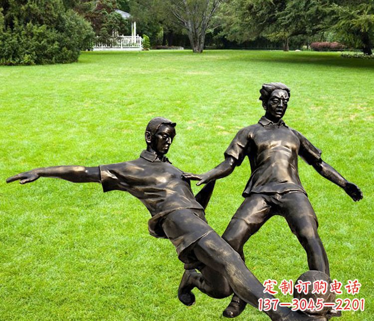 常州踢足球的人物铜雕