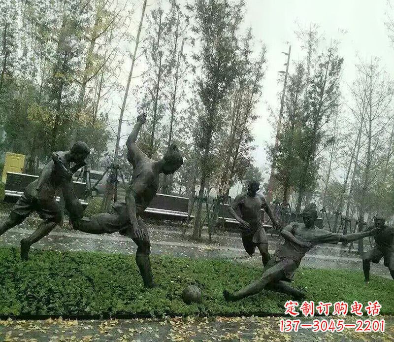 常州踢足球公园运动人物铜雕
