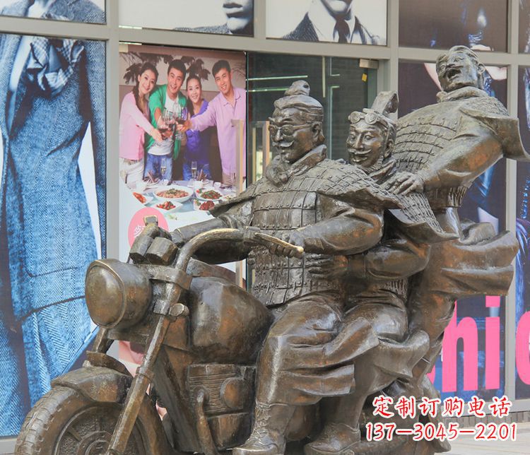 常州铜雕步行街骑摩托人物雕塑
