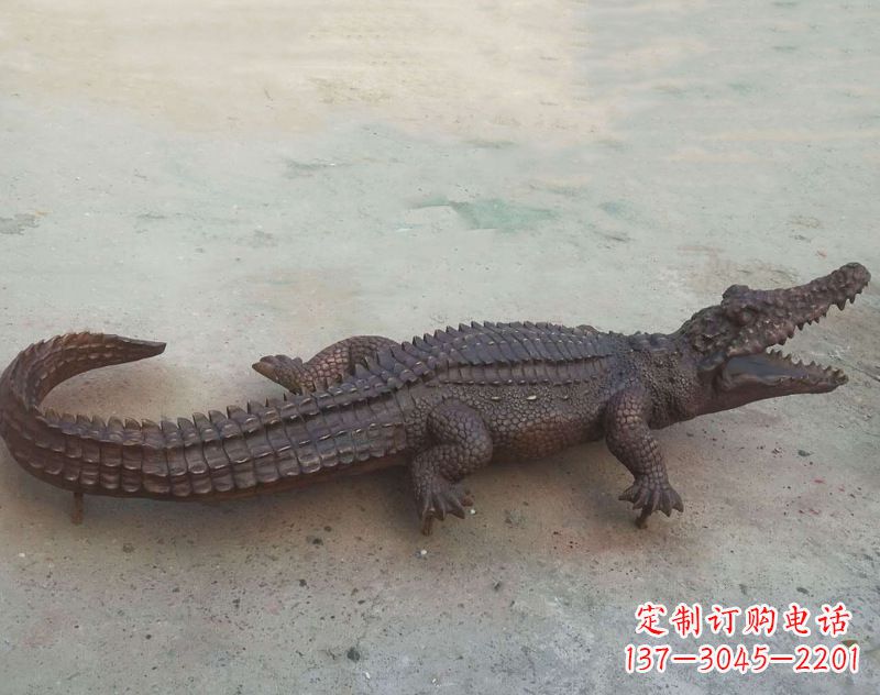 常州铜雕鳄鱼,铸铜园林仿真动物雕塑