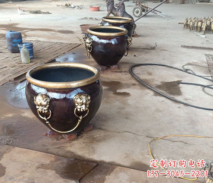 常州铜雕故宫狮子头水缸雕塑