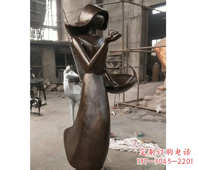 常州铜雕逛街女孩人物雕塑