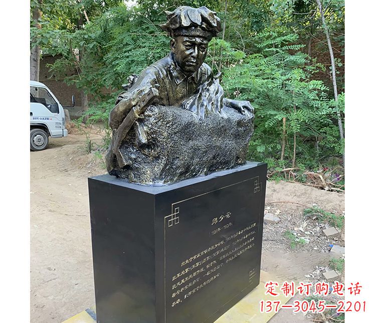 常州铜雕邱少云战士雕塑