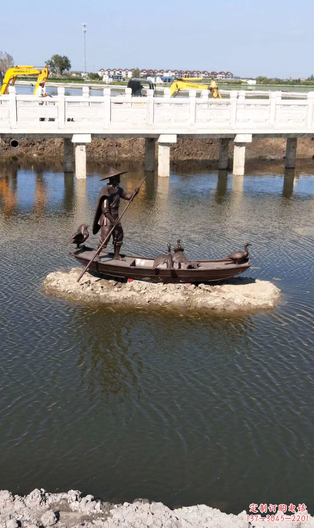 常州铜雕渔夫撑船打鱼雕塑 湖边景观雕塑