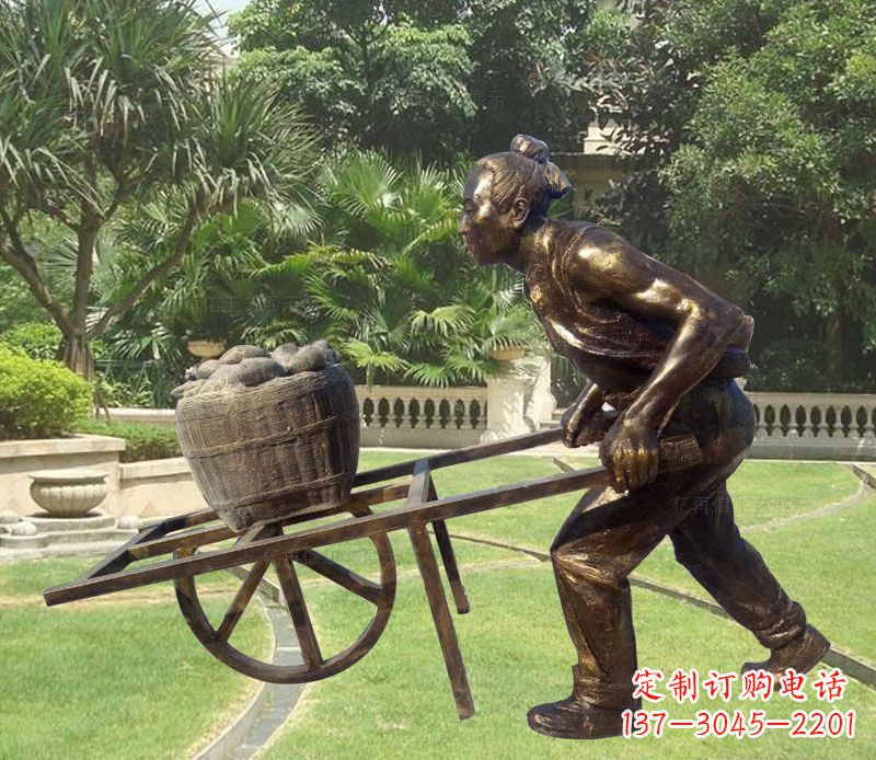 常州推独轮车的古人铜雕