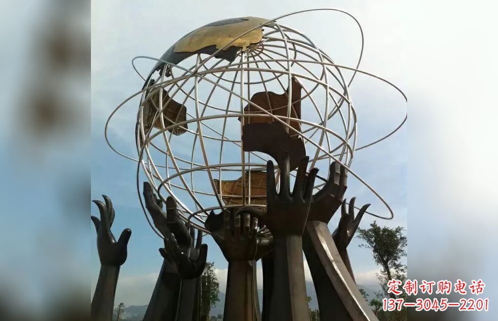 常州托起地球不锈钢雕塑
