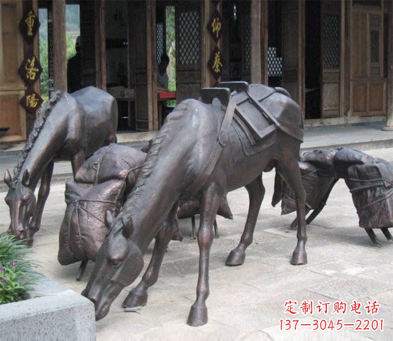常州拖行李的马动物铜雕