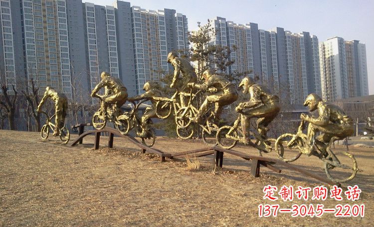 常州玩花样自行车人物铜雕