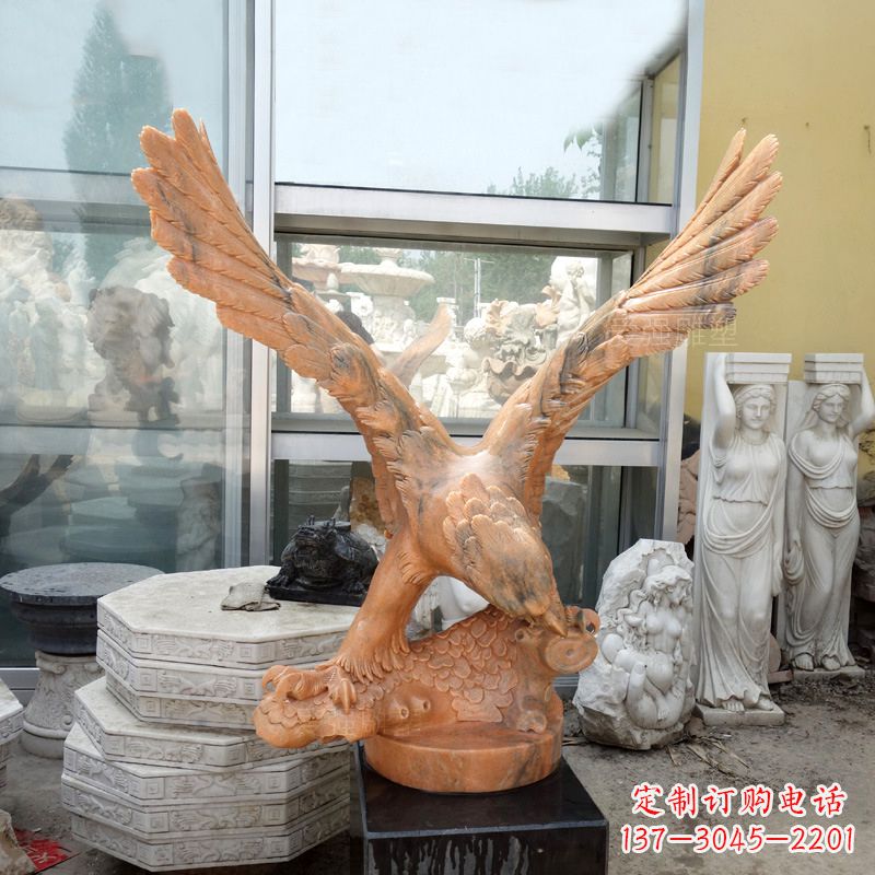 常州晚霞红老鹰石雕塑