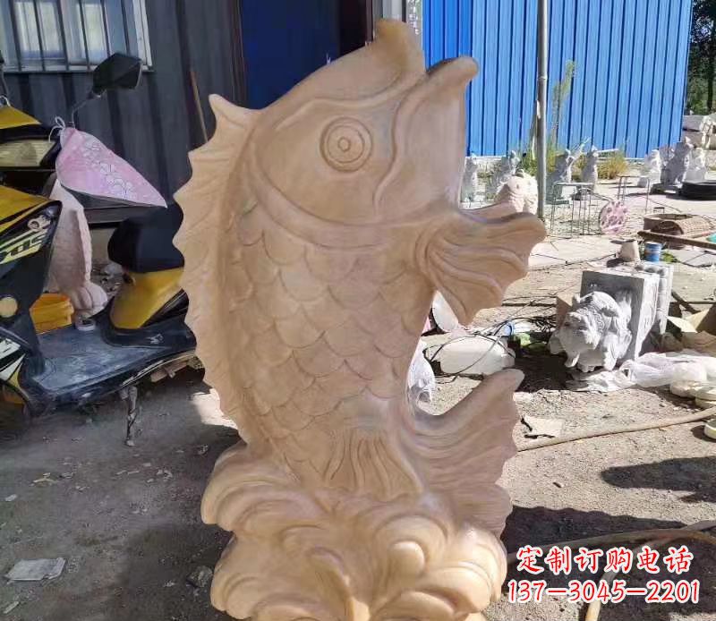 常州晚霞红喷水鲤鱼石雕