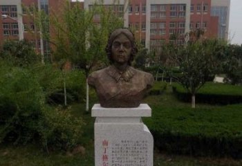 常州南丁格尔校园名人铜雕：精致细致的雕塑艺术