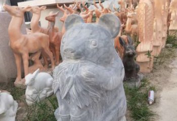 常州青石熊猫雕塑，传承古典文化