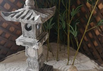 常州青石仿古灯笼雕塑是由中领雕塑定制的经典雕…