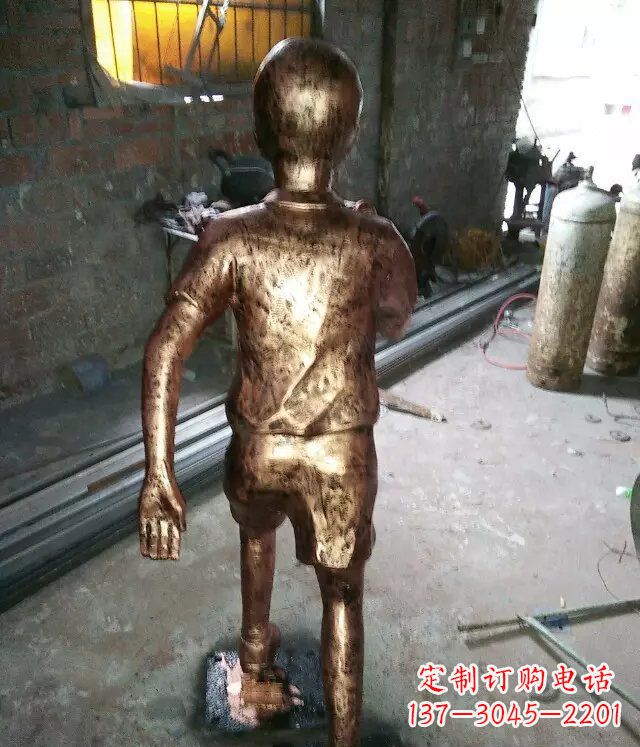 常州小孩跑步公园人物铜雕 (2)