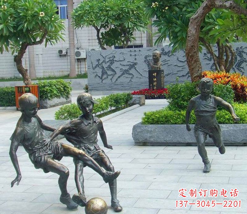 常州小孩踢足球公园景观铜雕