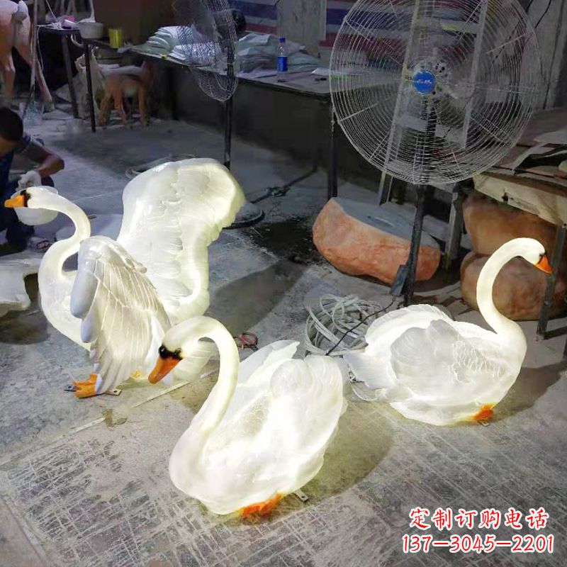 常州小区园林草坪发光天鹅景观雕塑摆件