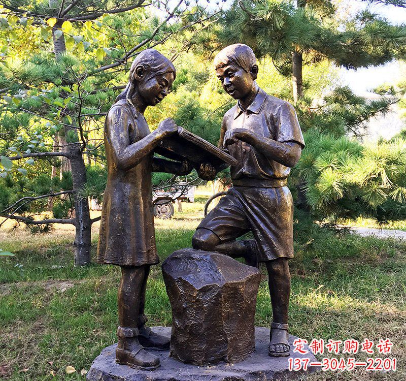 常州校园读书的学生铜雕