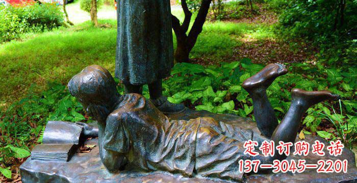 常州校园趴着看书的小男孩人物铜雕