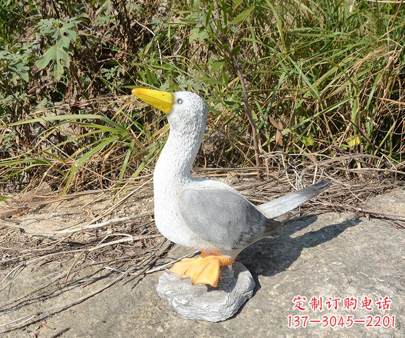 常州学校雕塑和平鸽