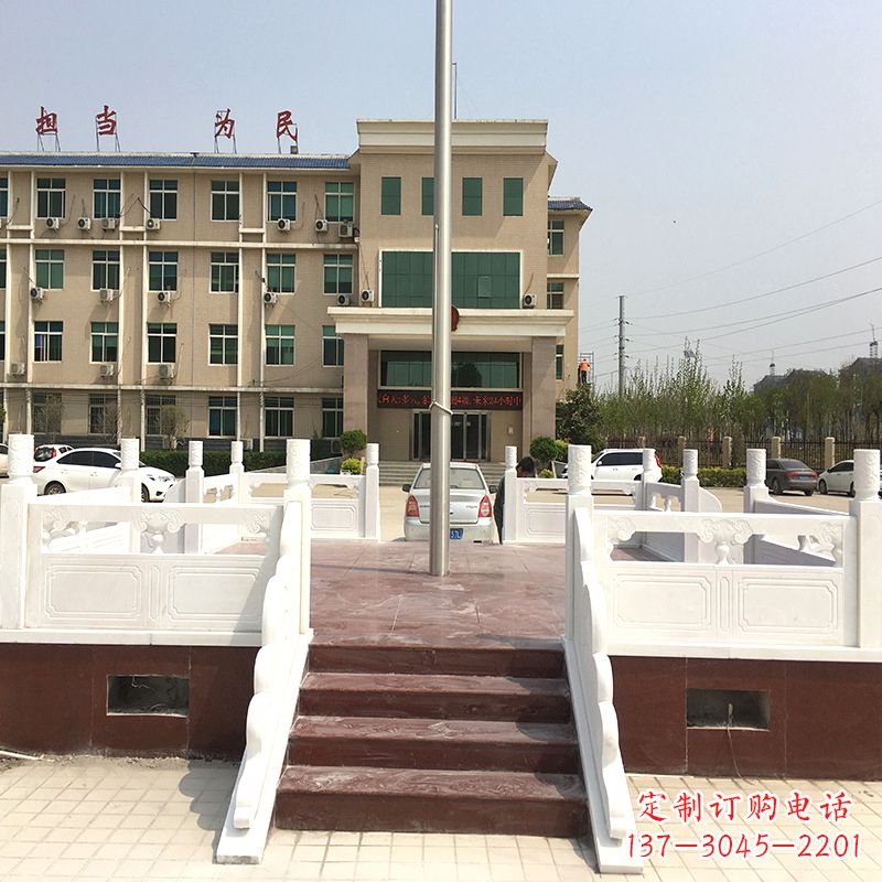 常州学校广场石雕升旗台