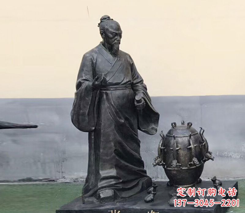 常州学校张衡和地动仪铜雕