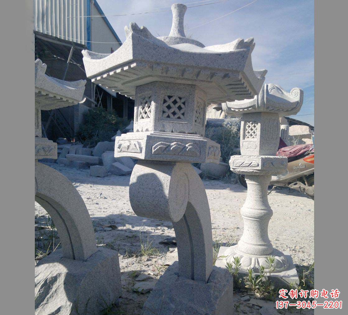 常州园林景观草坪石灯雕塑