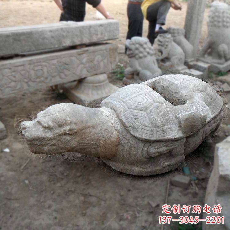 常州朱雀站在赑屃上的石雕