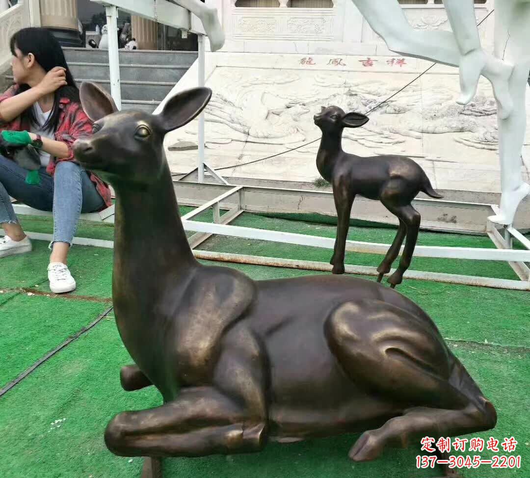 常州铸铜广场动物鹿雕塑