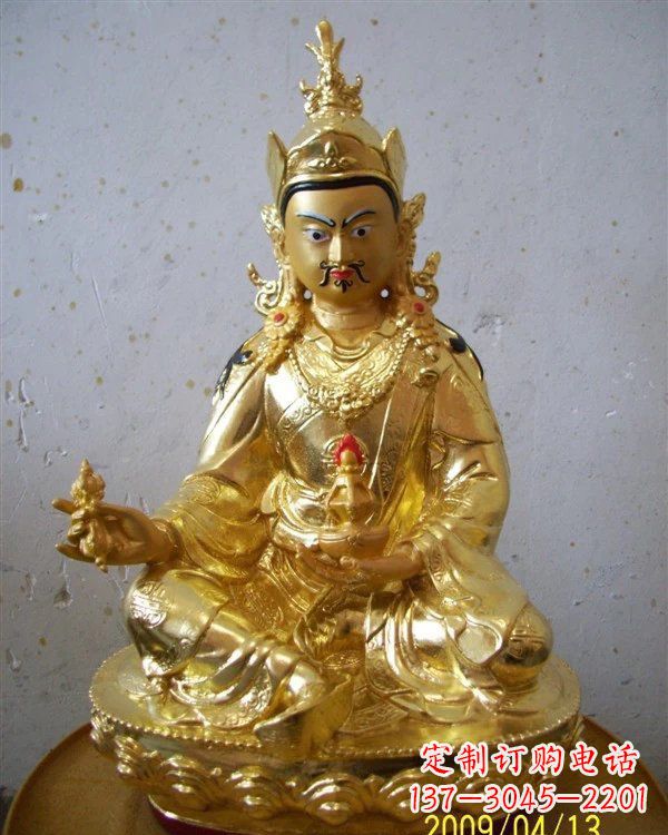 常州铸铜贴金藏佛莲花生大士雕塑