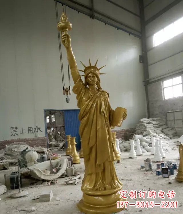 常州自由女神玻璃钢仿铜人物雕塑
