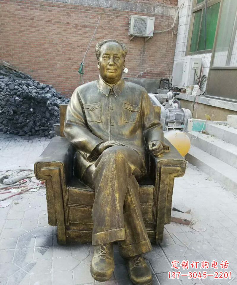 常州坐沙发的毛主席铜雕